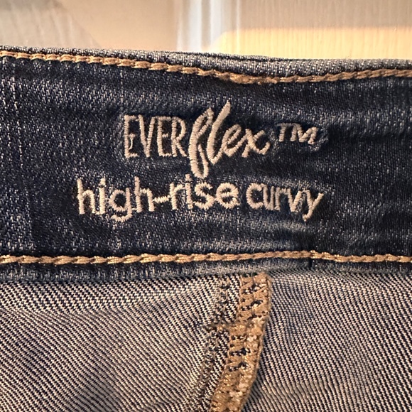 Maurices Everflex High-Rise Super Skinny Curvy Jeans - Picture 4 of 5